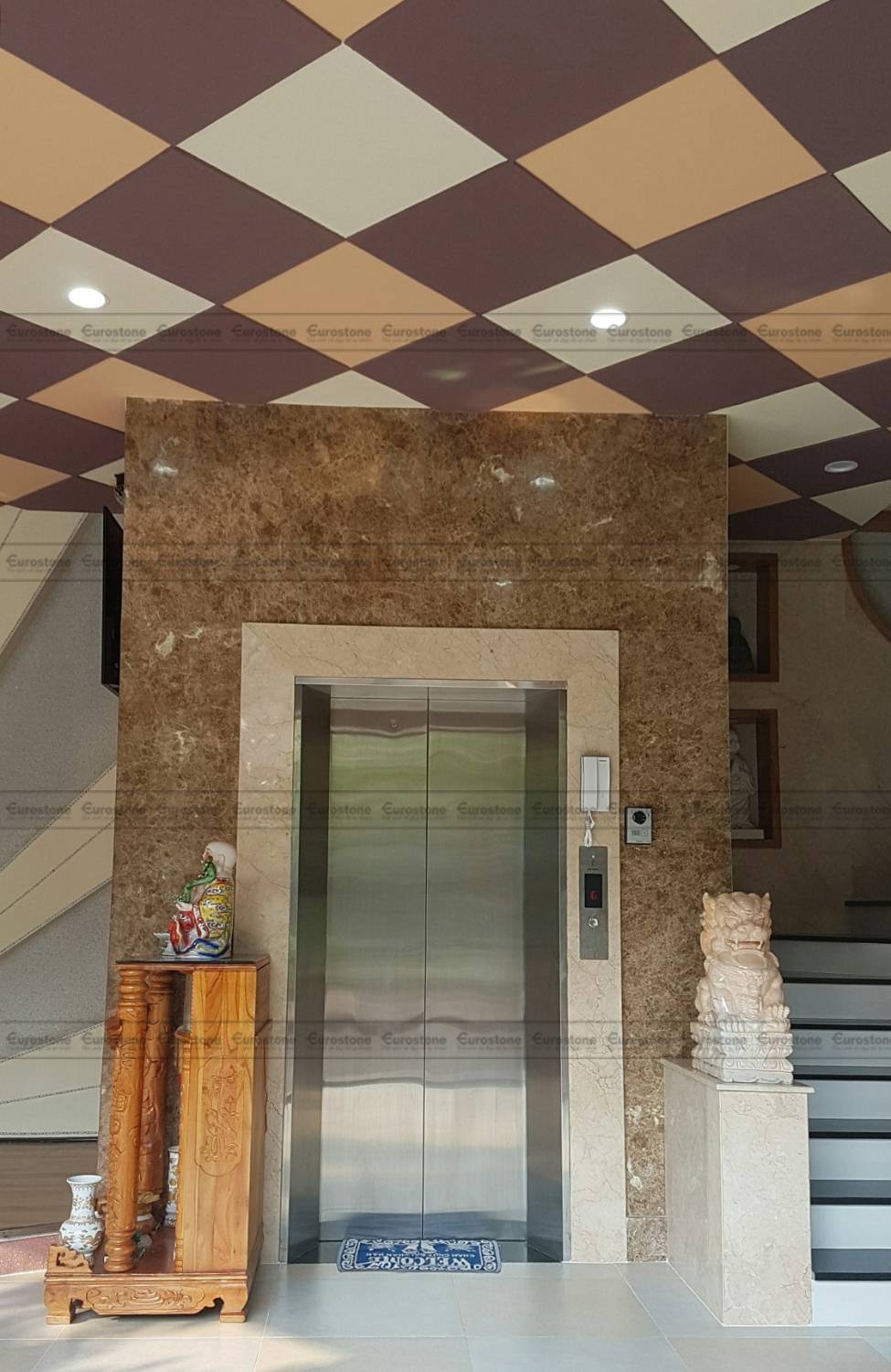 đá ốp thang máy