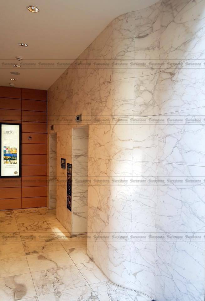 ốp đá thang máy