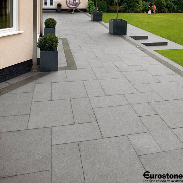 đá tự nhiên lát sân vườn