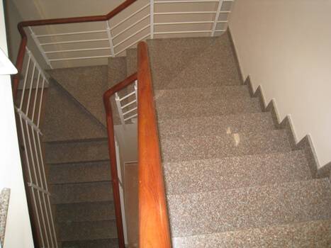 Đá ốp cầu thang Granite Hồng Gia Lai