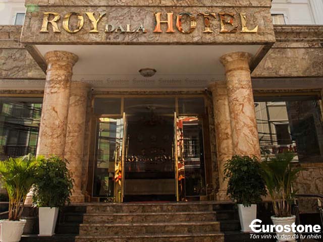 trụ cổng ốp đá tự nhiên