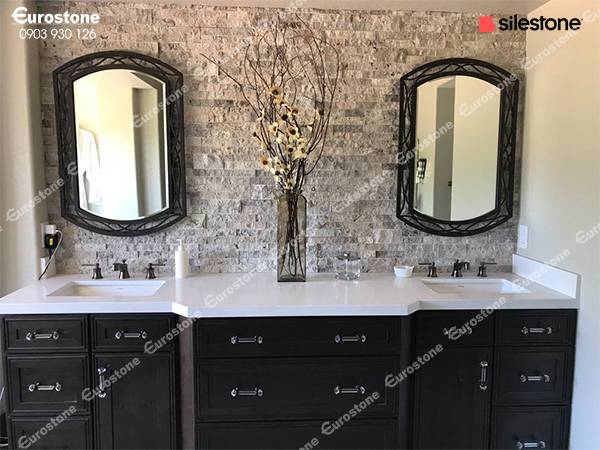 bàn đá nhà vệ sinh