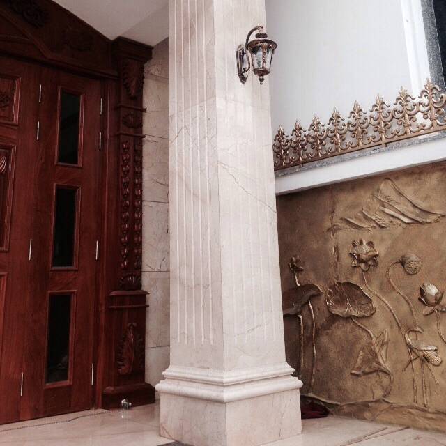 cột vuông ốp đá đẹp marble Rosalight
