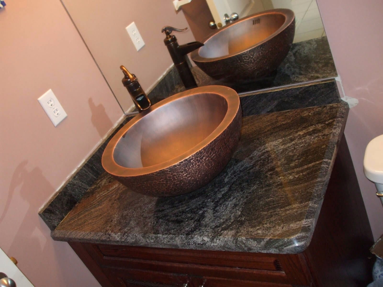 Đá Granite Paradiso Bash (Tím Sa Mạc)