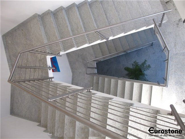 Đá Granite Imperial White ốp cầu thang