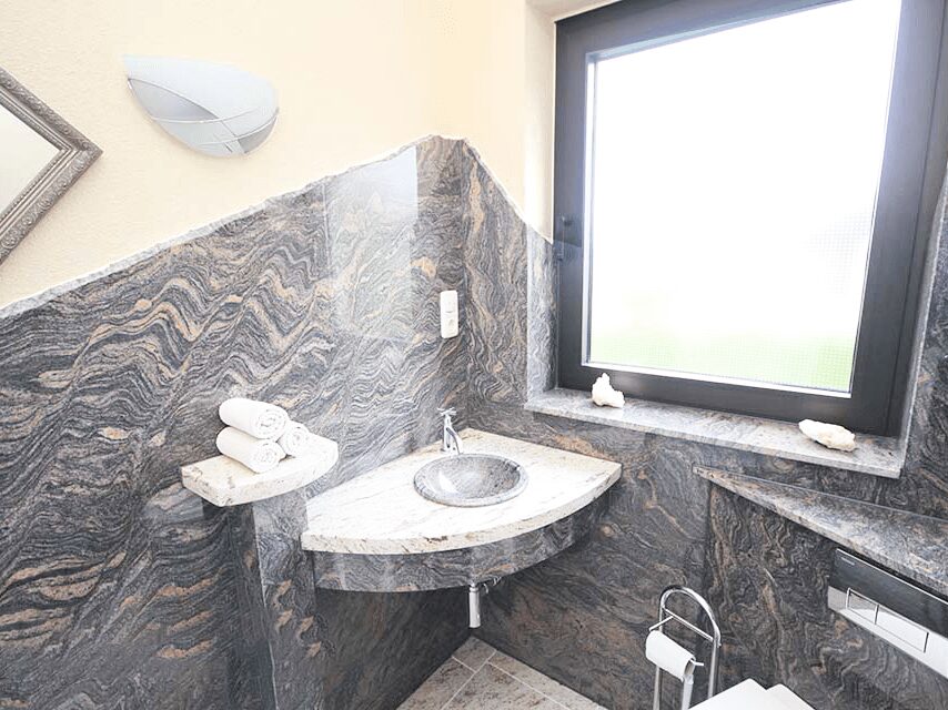 Đá Granite Paradiso Bash (Tím Sa Mạc)