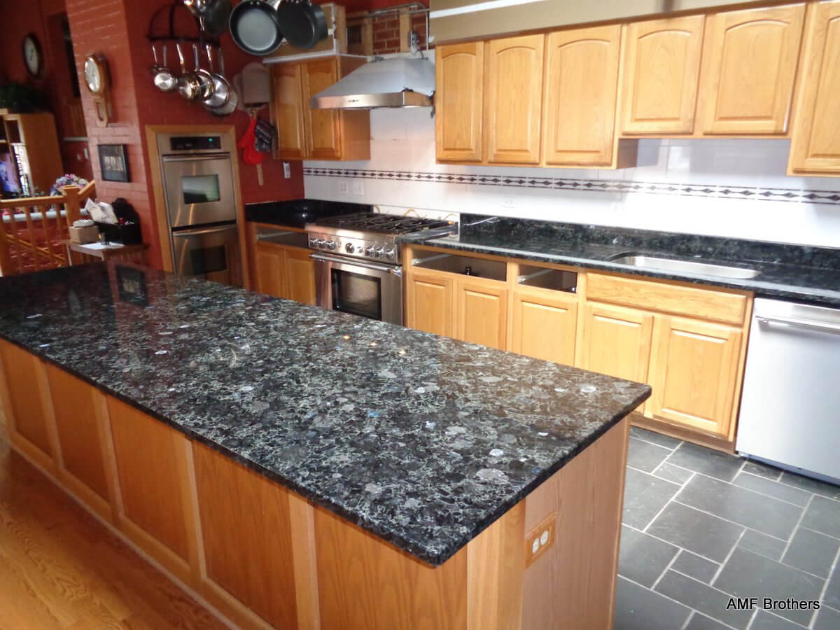 Đá Grantie Volga Blue (Xà Cừ Ngọc Trai)