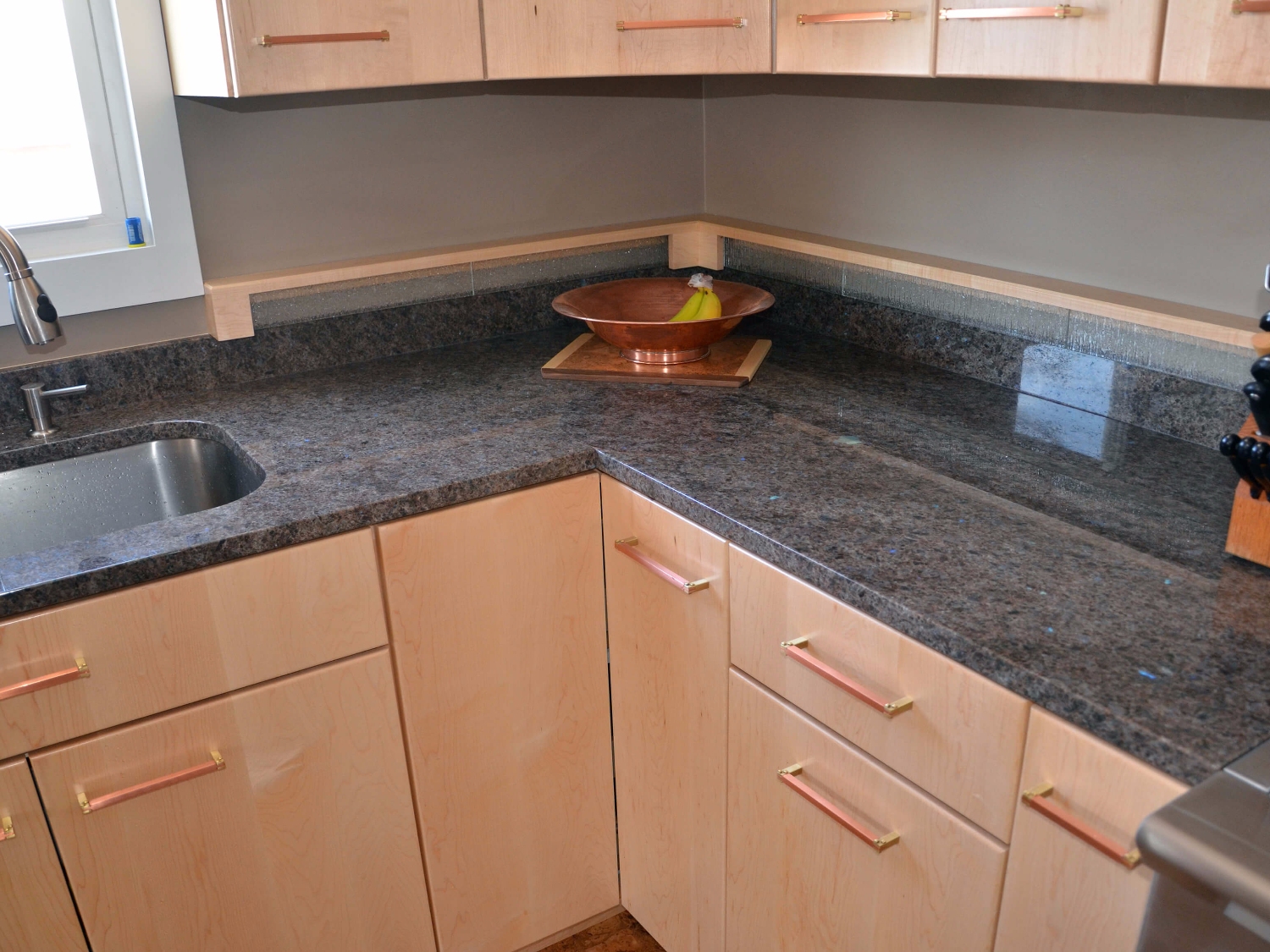 Đá Granite Tự Nhiên Brown Pearl