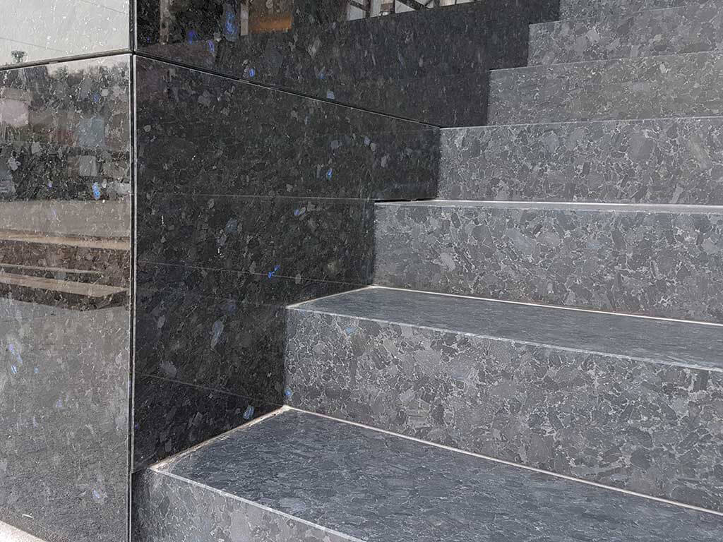 Đá Grantie Volga Blue (Xà Cừ Ngọc Trai)