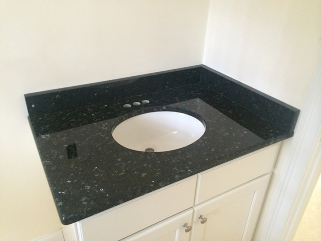 Đá Xà Cừ Xanh Đen (Đá Granite Emerald Pearl)