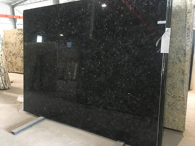 Đá Grantie Volga Blue (Xà Cừ Ngọc Trai)