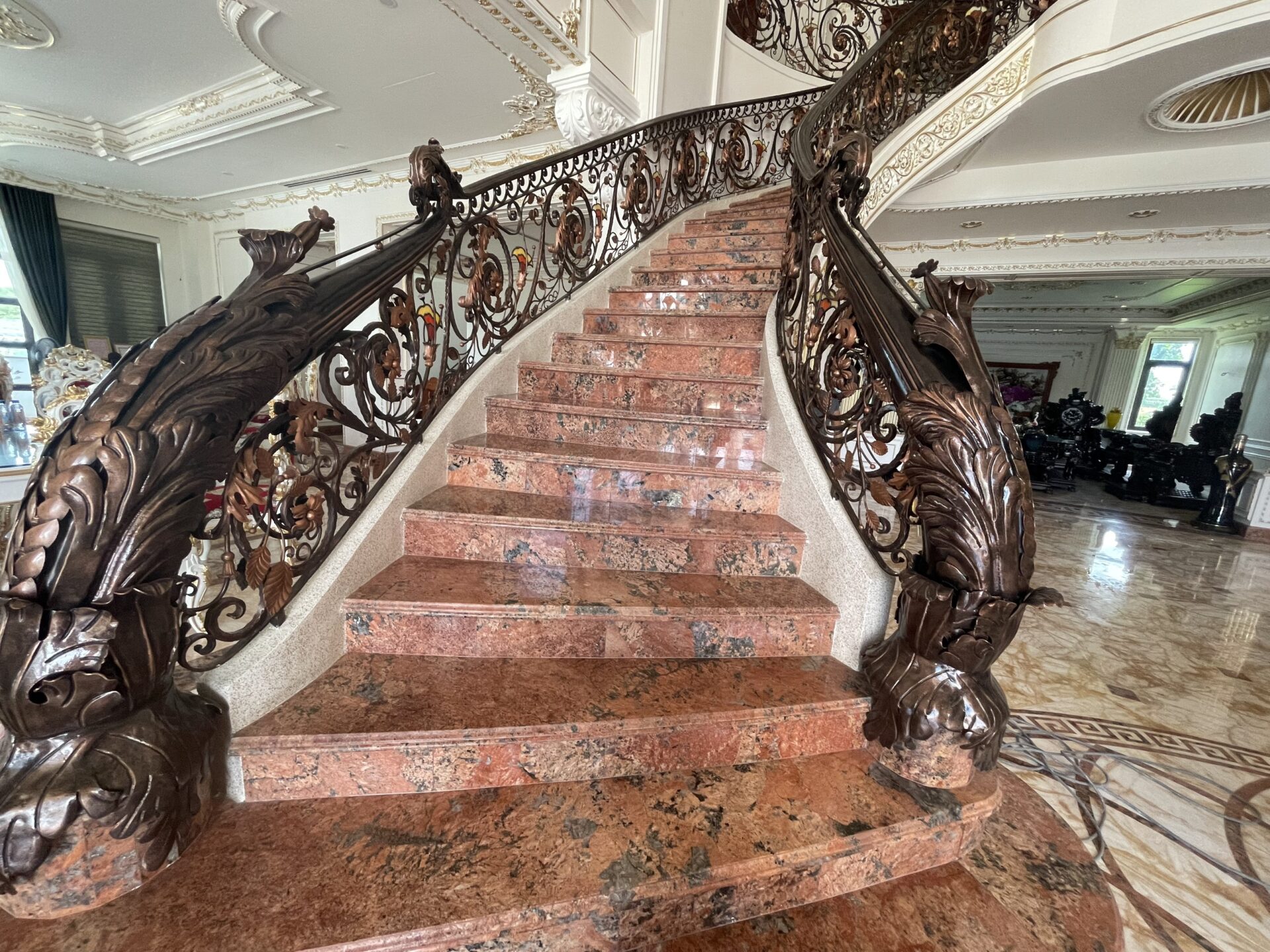 Đá granite ốp cầu thang