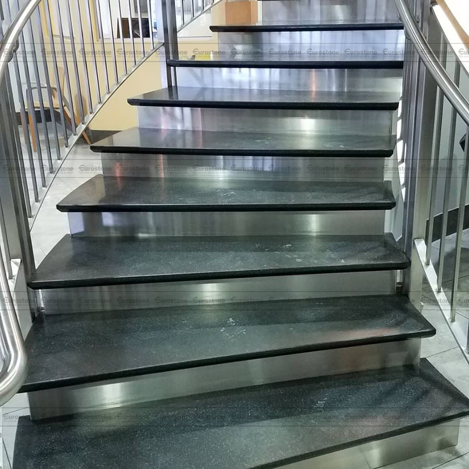 Cầu thang ốp đá Absalute Black