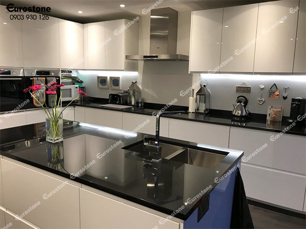 đá làm bàn bếp Absalute Black 