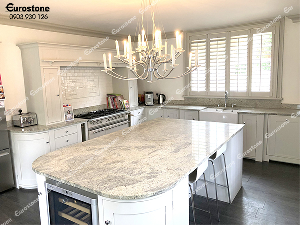 đá ốp bếp Kashmir White